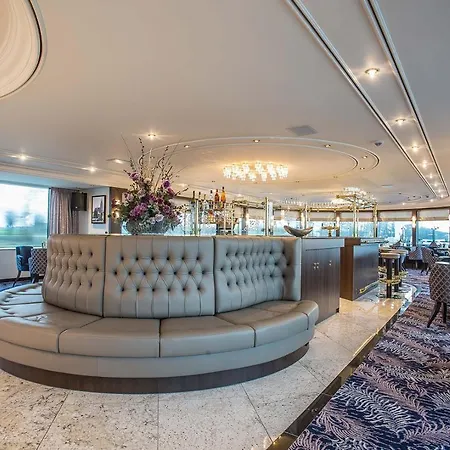 Baxter Hoare Hotelship - Oscar