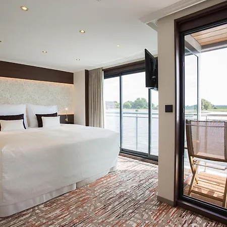 Baxter Hoare Hotelship - Oscar Hotel 4*