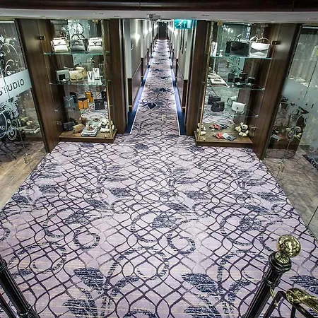 Baxter Hoare Hotelship - Oscar